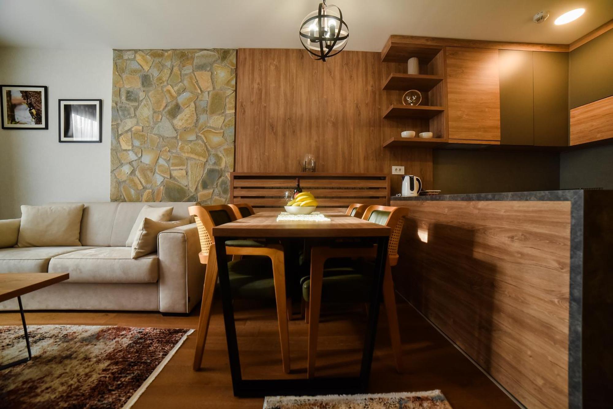 - Lux Apartment