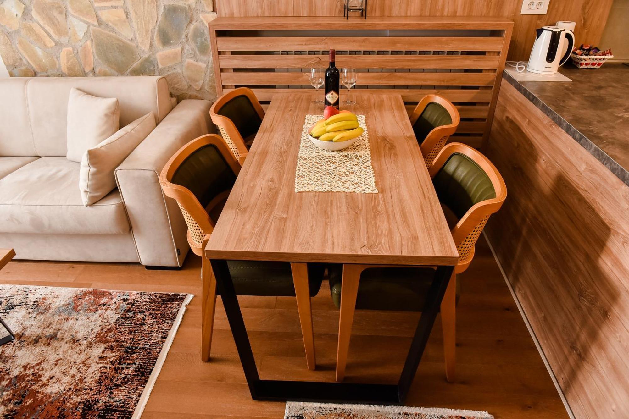 - Lux Apartment