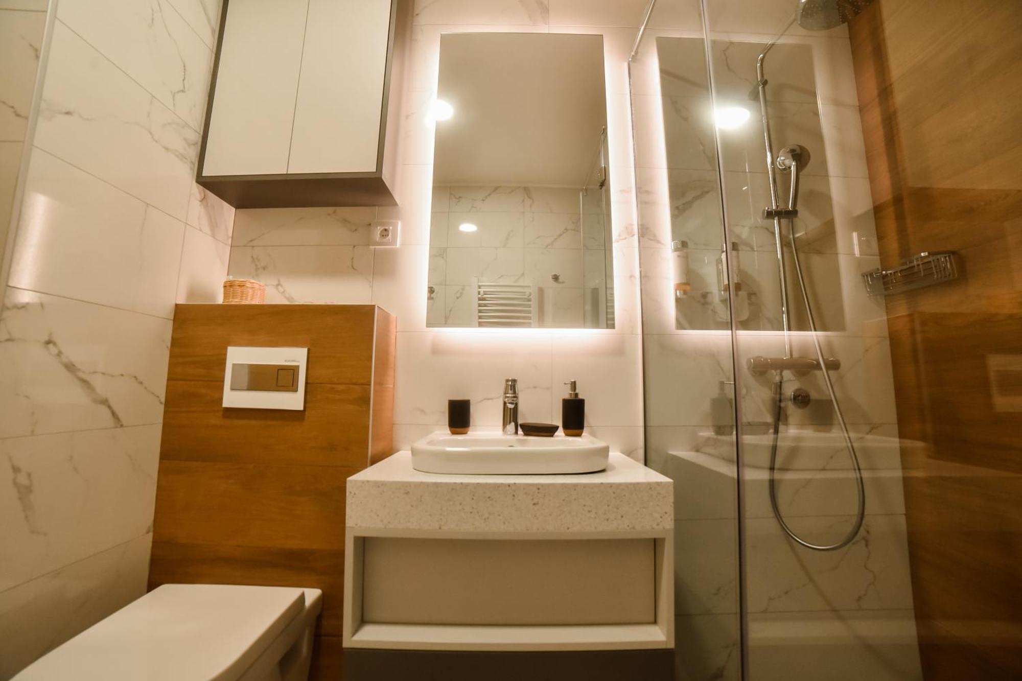 - Lux Apartment